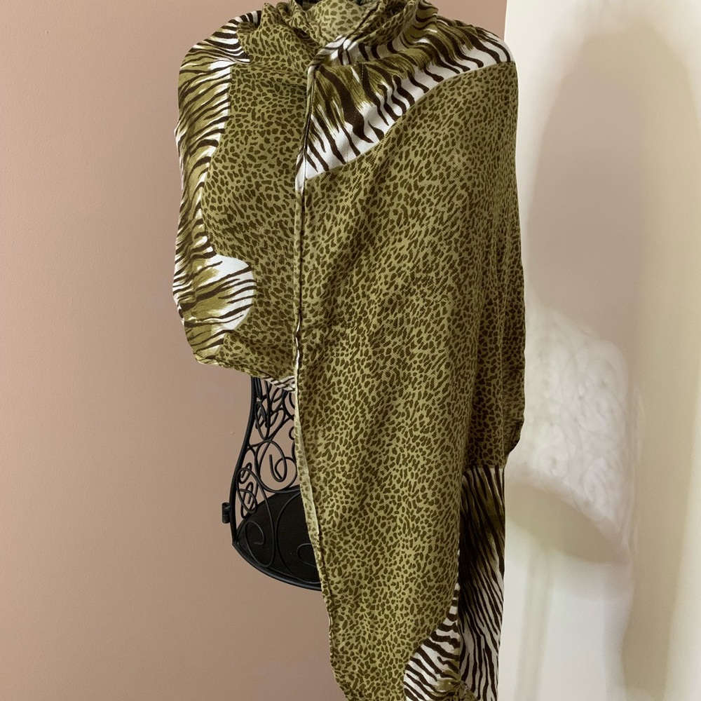 8 scarves - Variety of colors and materials